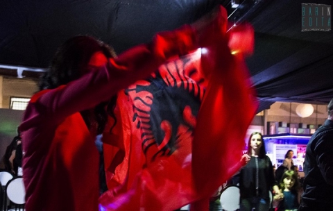 Bari, la festa nazionale albanese: tra bandiere e "plis" un trionfo dell'integrazione